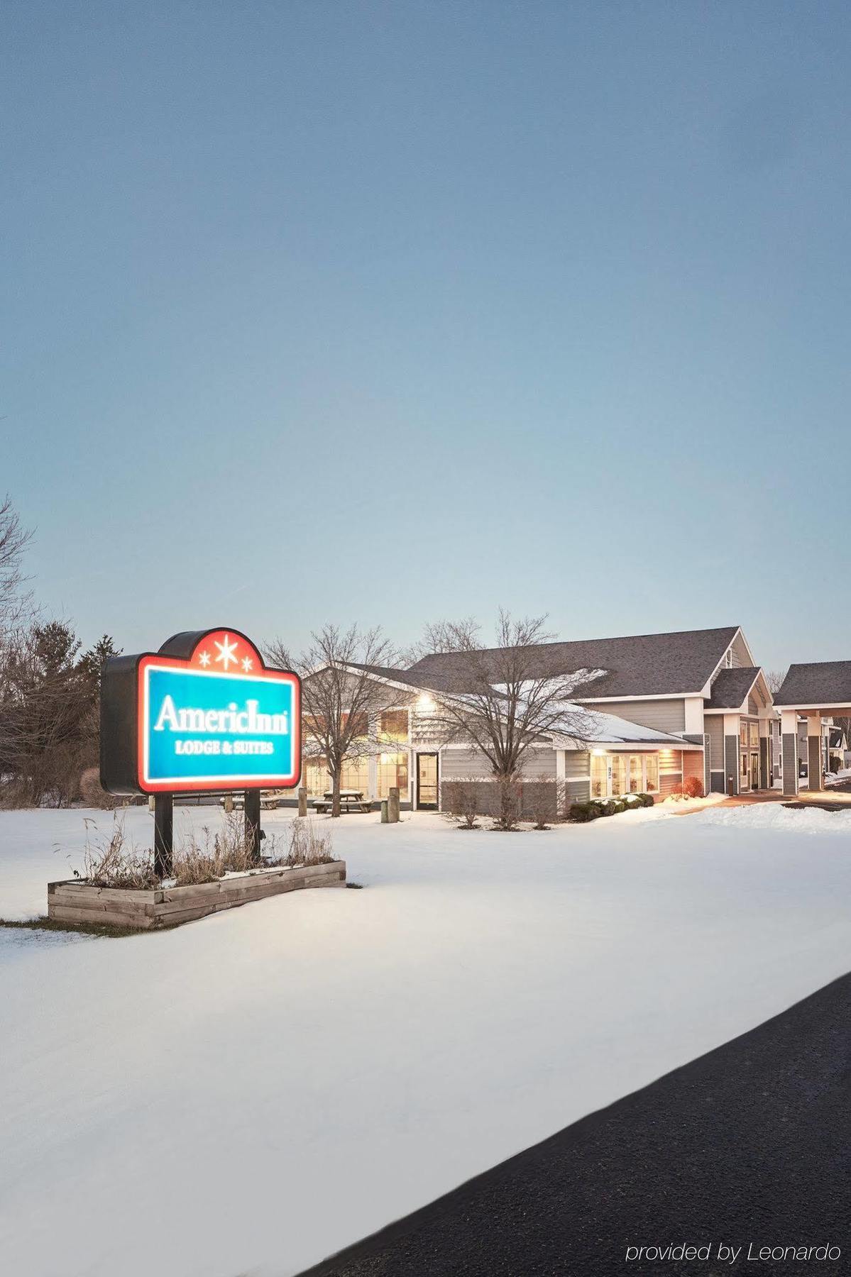 Americinn By Wyndham Douglas/Saugatuck Exterior photo